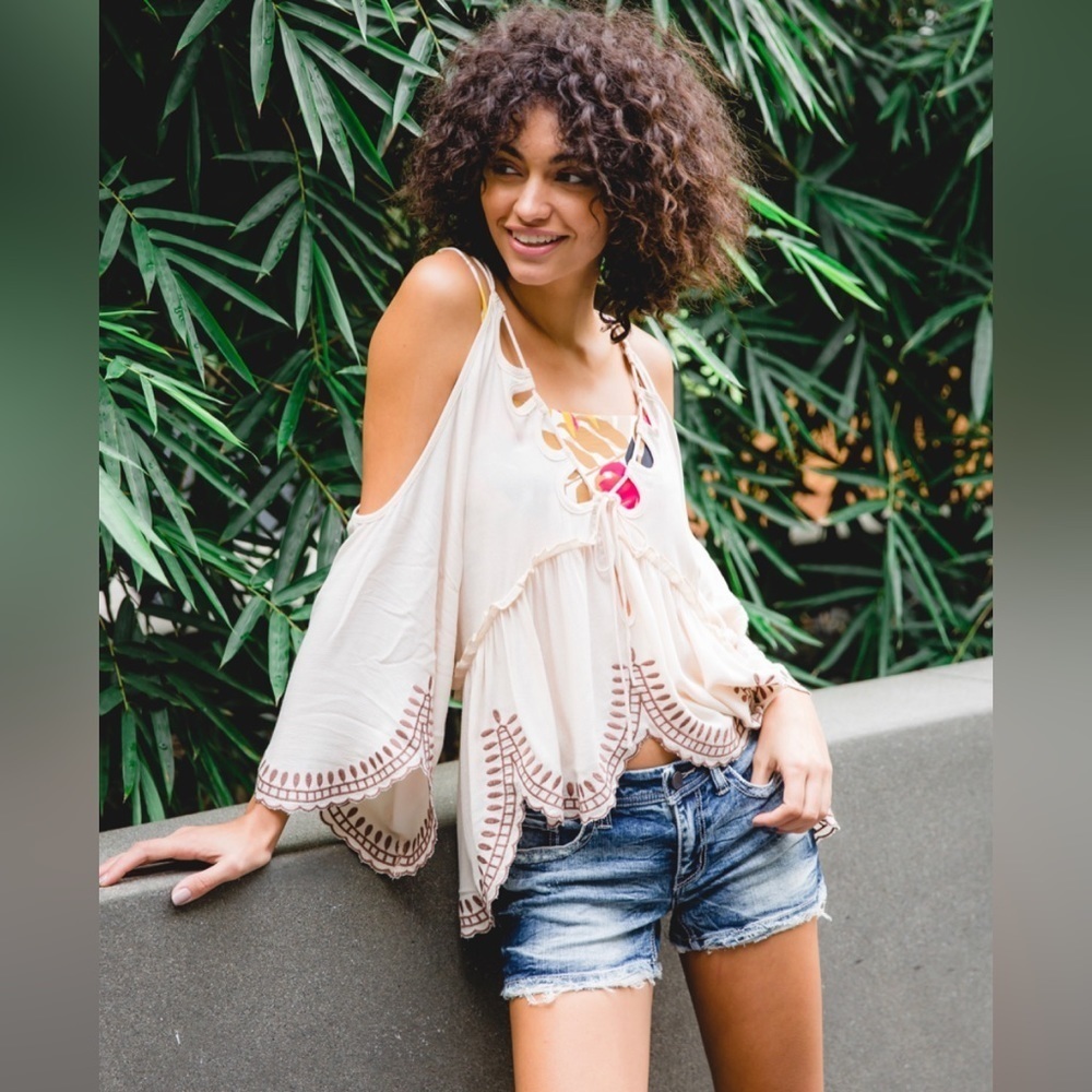 NWOT Buckle Gimmicks embroidered tan hippy flowy top cold shoulder bell sleeve